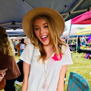 Meet your Posher, Caroline